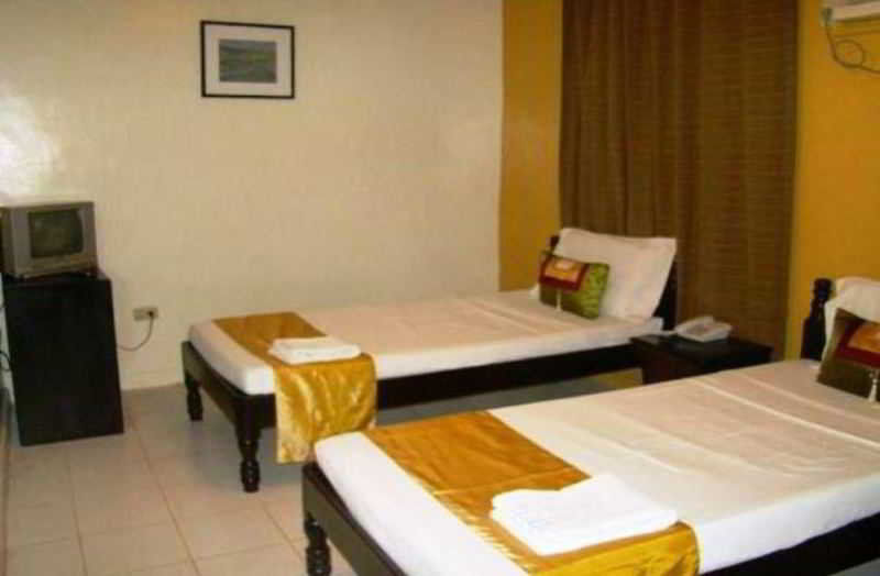 Reddoorz Plus Near Mendoza Park Puerto Princesa Exterior photo
