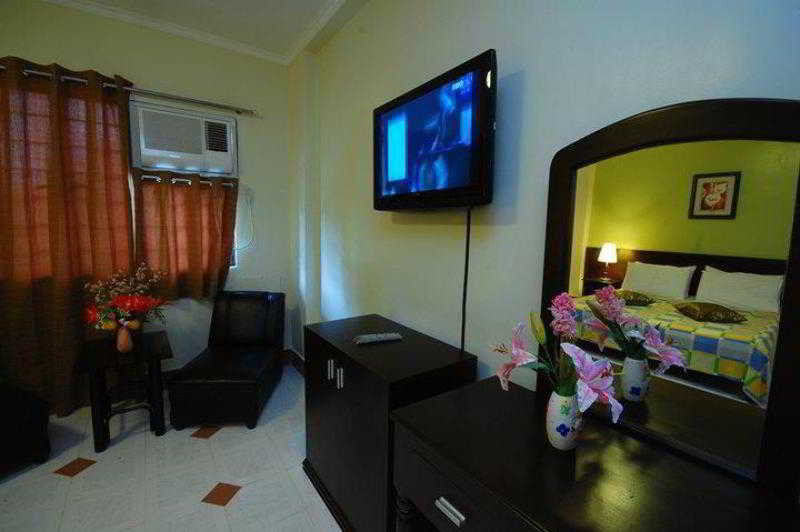 Reddoorz Plus Near Mendoza Park Puerto Princesa Exterior photo