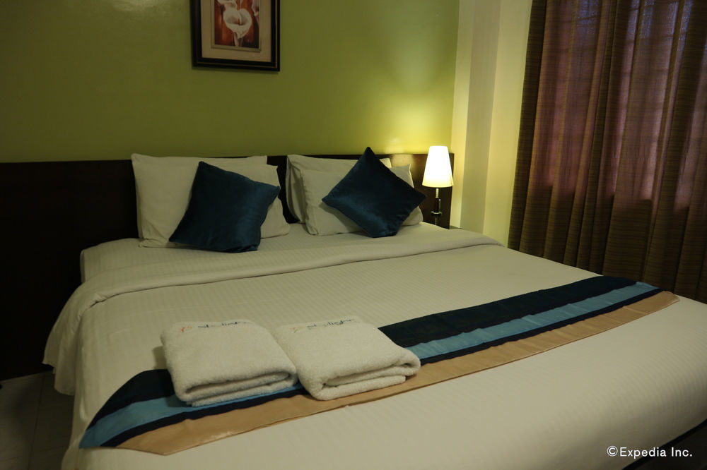 Reddoorz Plus Near Mendoza Park Puerto Princesa Exterior photo