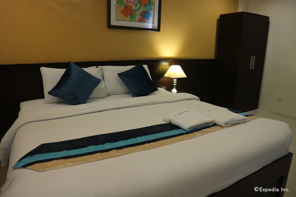 Reddoorz Plus Near Mendoza Park Puerto Princesa Exterior photo