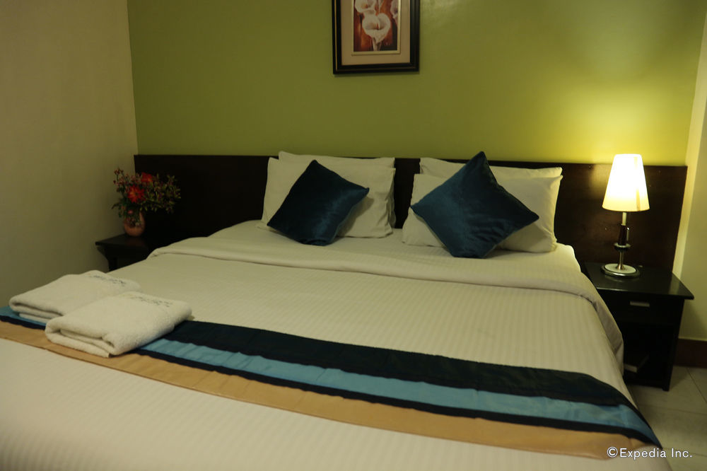 Reddoorz Plus Near Mendoza Park Puerto Princesa Exterior photo
