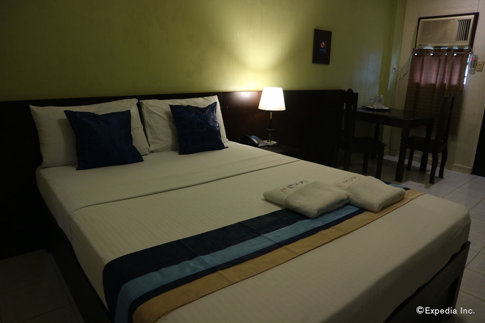 Reddoorz Plus Near Mendoza Park Puerto Princesa Exterior photo