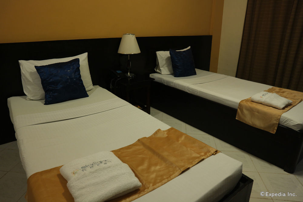 Reddoorz Plus Near Mendoza Park Puerto Princesa Exterior photo