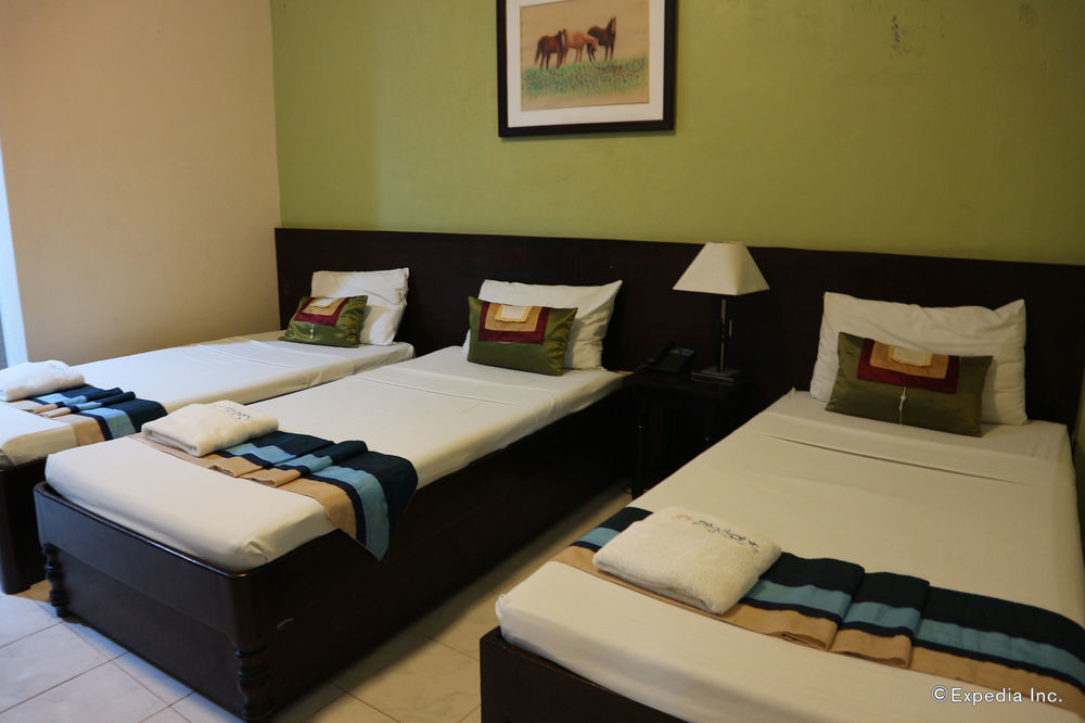 Reddoorz Plus Near Mendoza Park Puerto Princesa Exterior photo