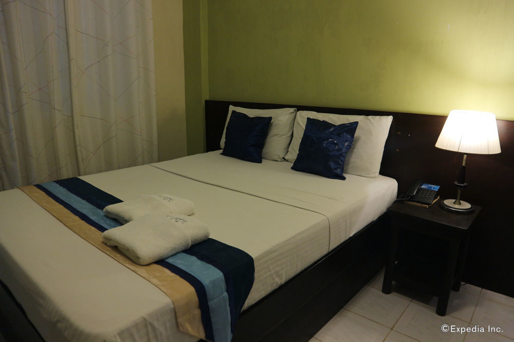Reddoorz Plus Near Mendoza Park Puerto Princesa Exterior photo