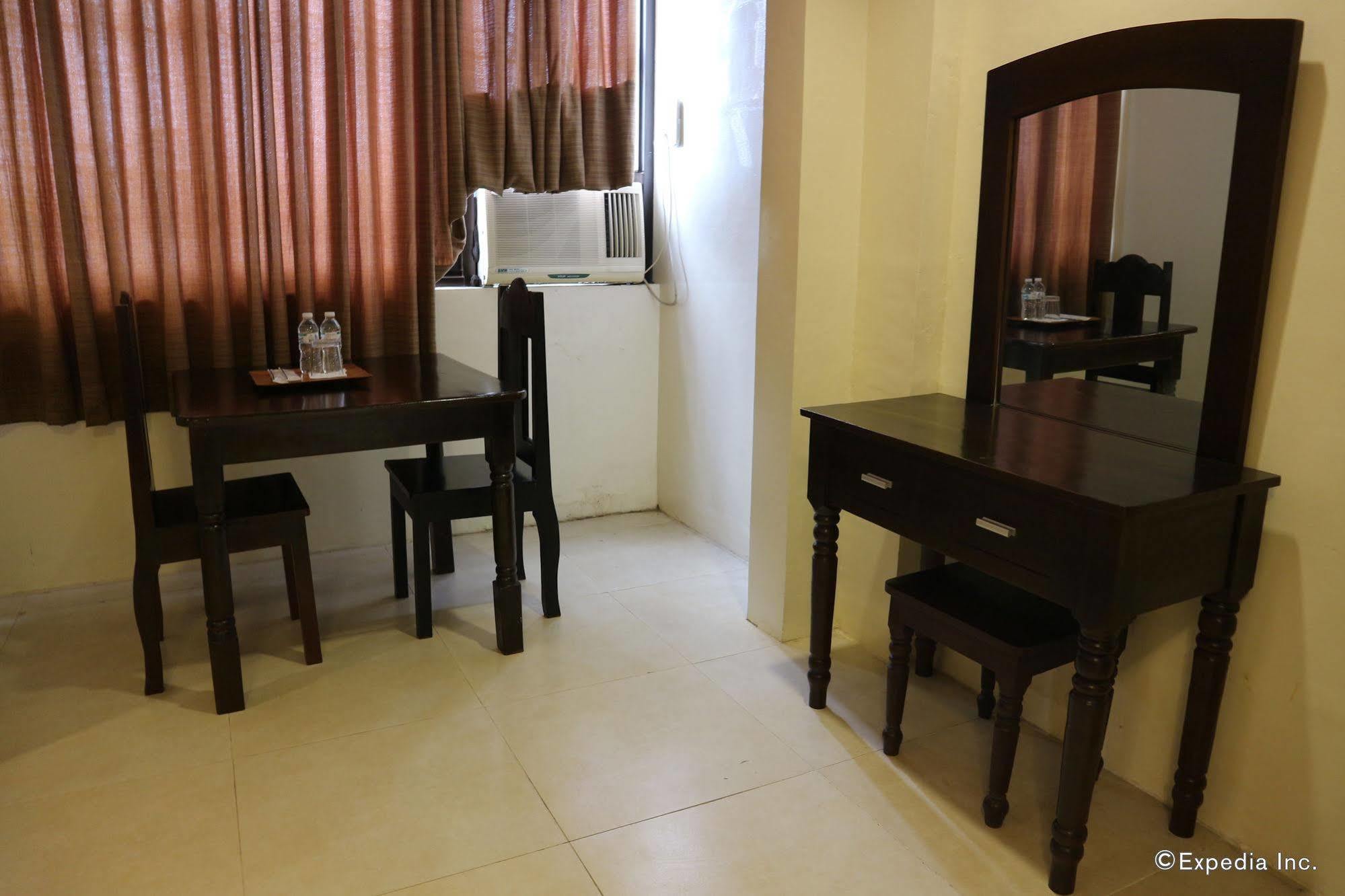 Reddoorz Plus Near Mendoza Park Puerto Princesa Exterior photo