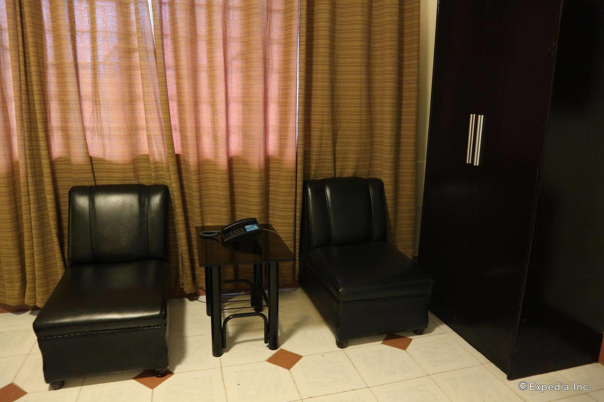 Reddoorz Plus Near Mendoza Park Puerto Princesa Exterior photo