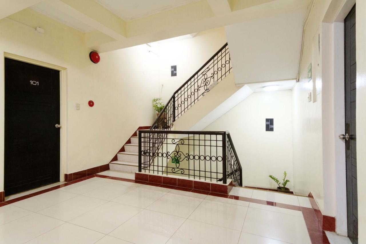 Reddoorz Plus Near Mendoza Park Puerto Princesa Exterior photo