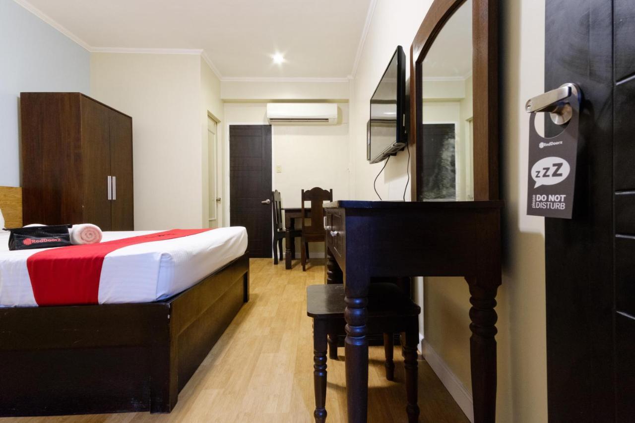 Reddoorz Plus Near Mendoza Park Puerto Princesa Exterior photo