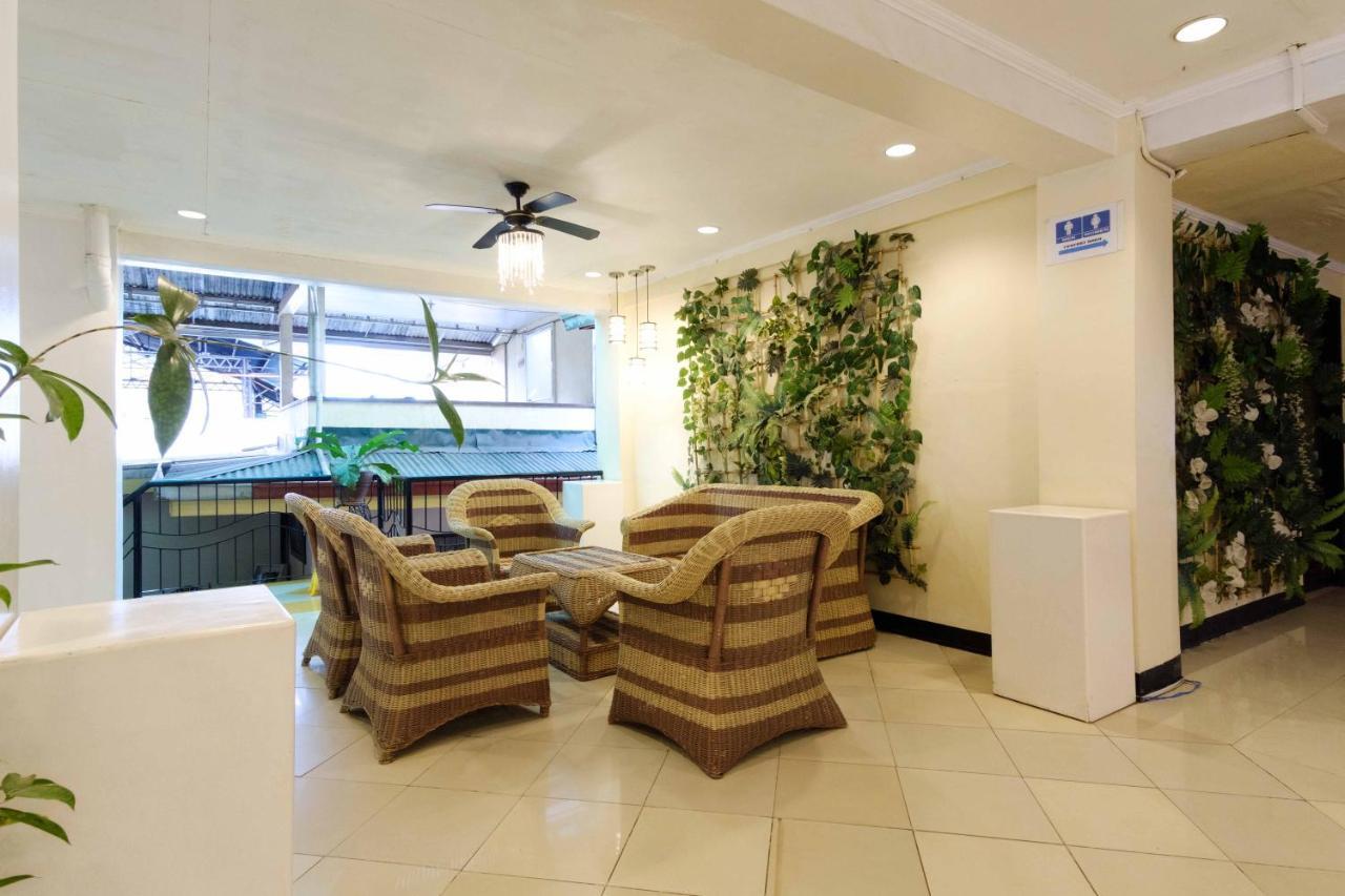 Reddoorz Plus Near Mendoza Park Puerto Princesa Exterior photo