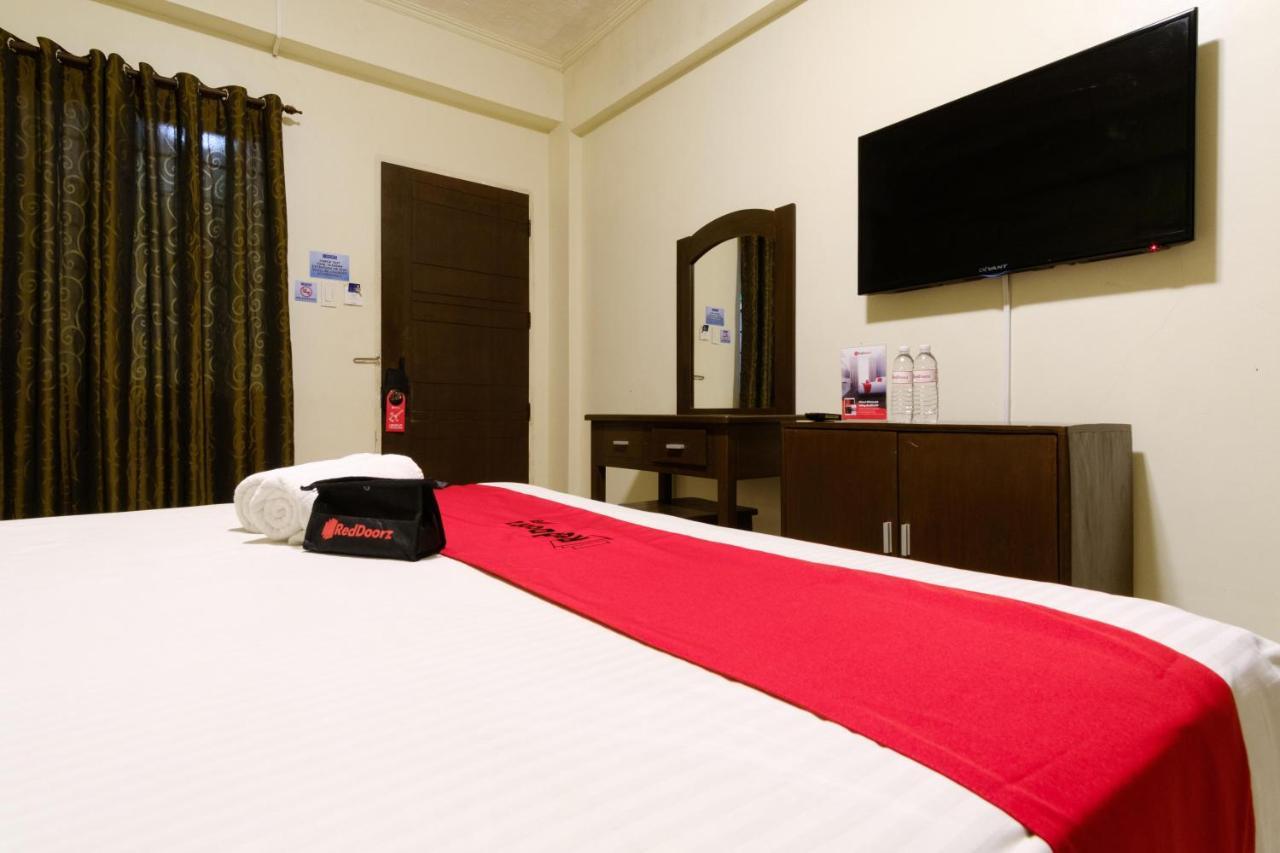 Reddoorz Plus Near Mendoza Park Puerto Princesa Exterior photo